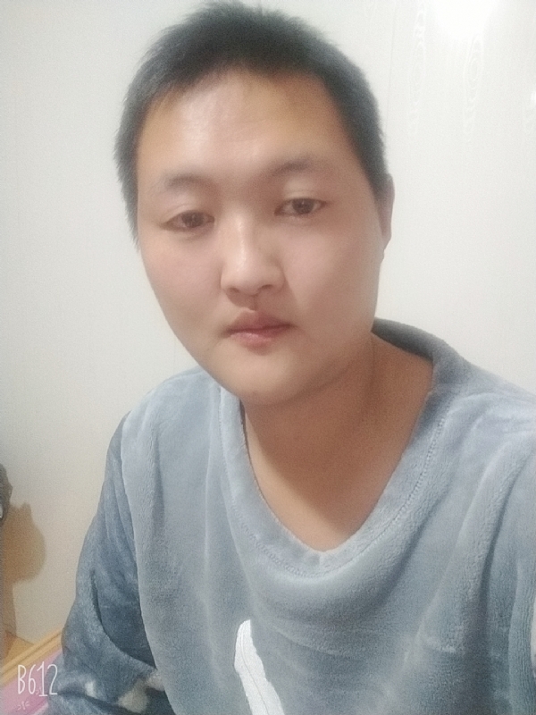 烟圈里透着伤的第一张照片--邵武相亲网