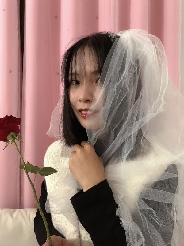 持紫菜包饭的女孩的第一张照片--邵武相亲网