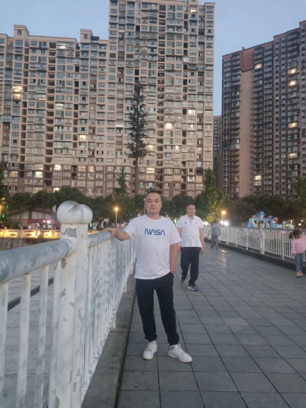 寂寞的男人的第一张照片--邵武相亲网